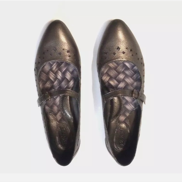 Born, Mary Jane, Paloma, Pewter Metallic Comfort Flat, US 8 EU 39, Like New - Picture 2 of 6
